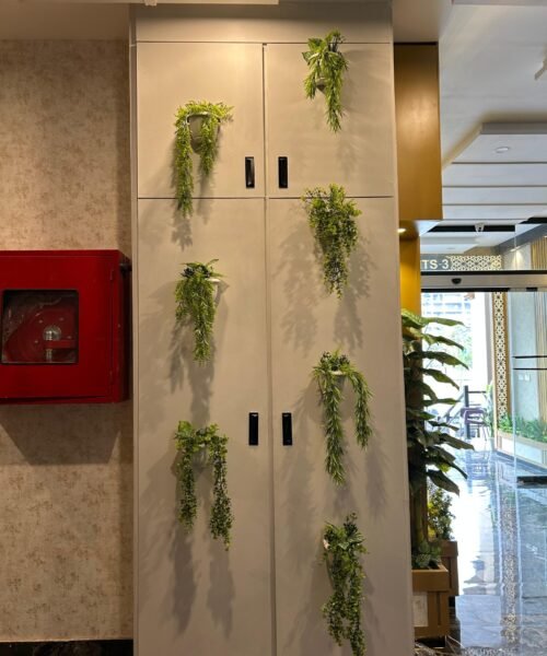 Hanging Artificial Flower Wall Décor